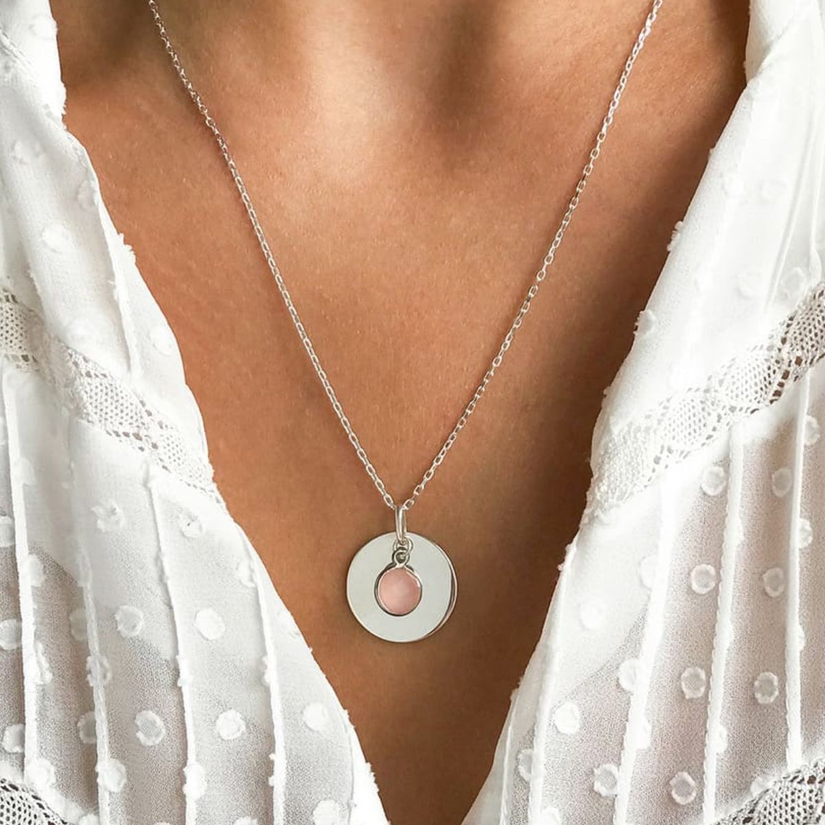 Assortir ses bijoux à son teint de peau : les conseils indispensables pour briller