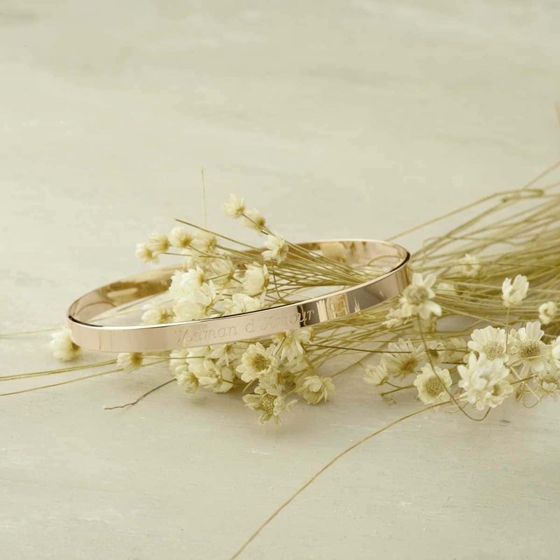 Quel bijou porter avec une robe bordeaux ?