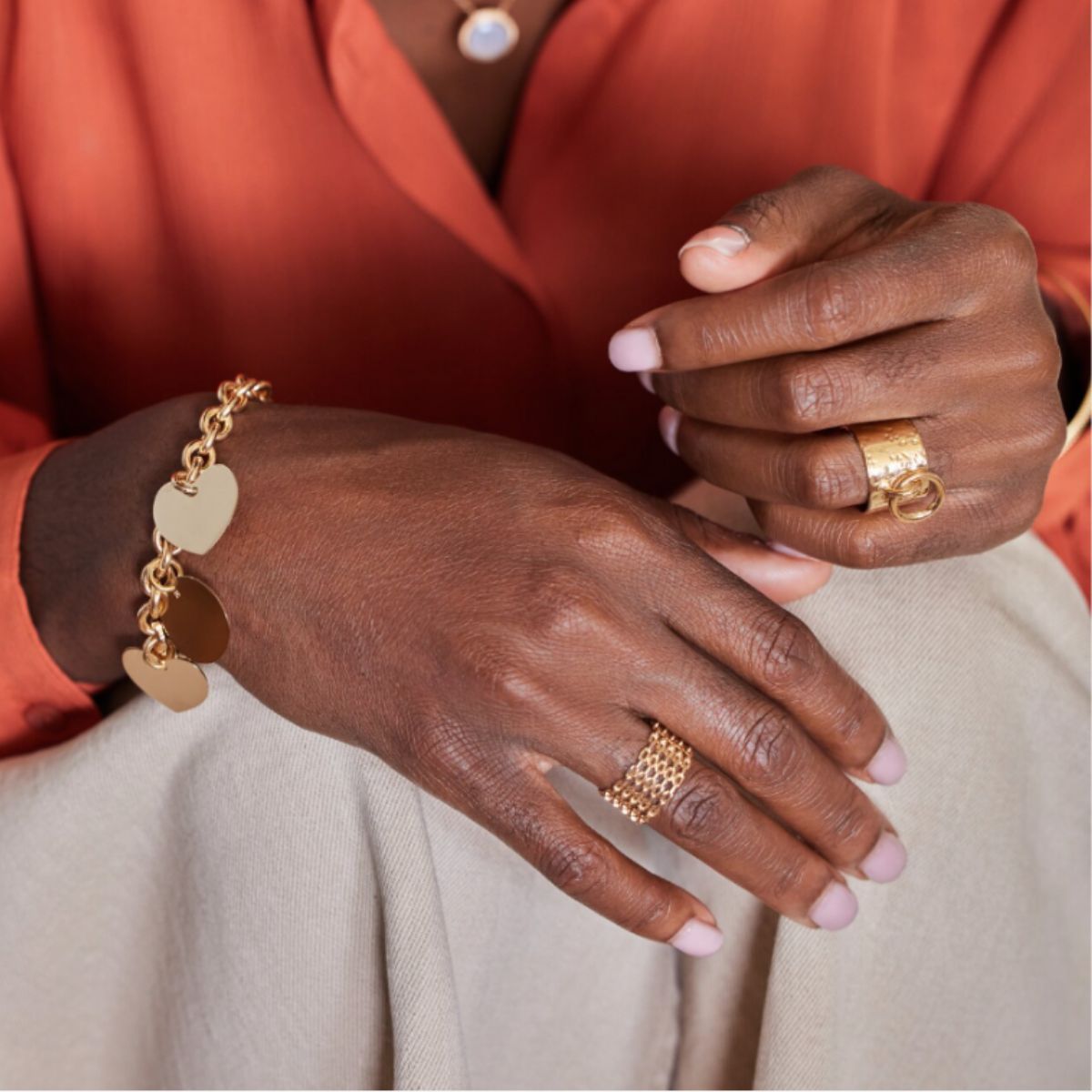 Comment enlever une bague coincée ?