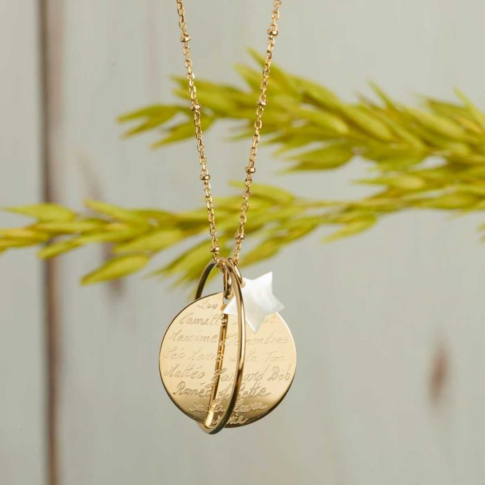 Comment entretenir et préserver la nacre de vos bijoux ?