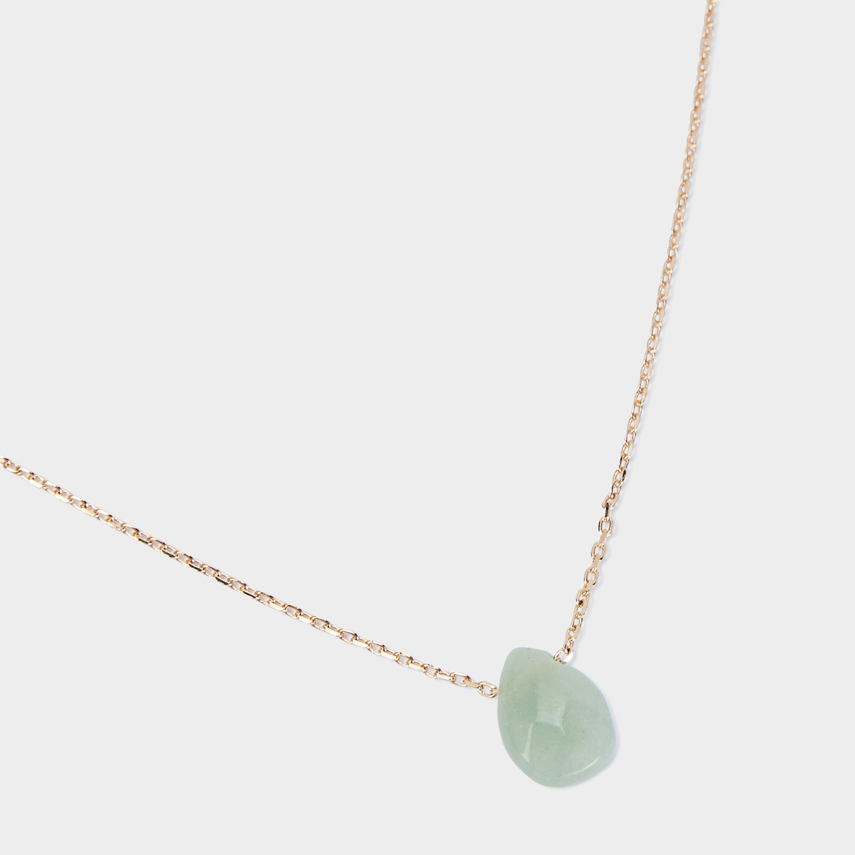 Collier goutte pierre verte sur chaîne plaqué or