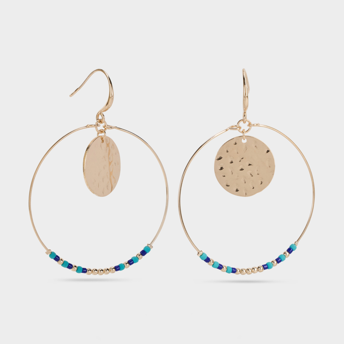 Boucles d'oreilles breloque et perles multicolores plaqué or