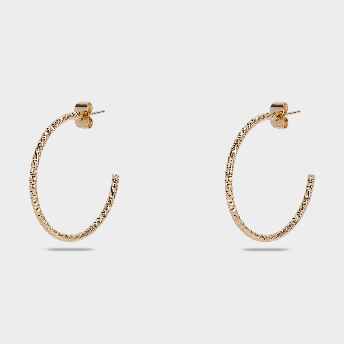 Boucles d'oreilles créoles torsadées sablées plaqué or