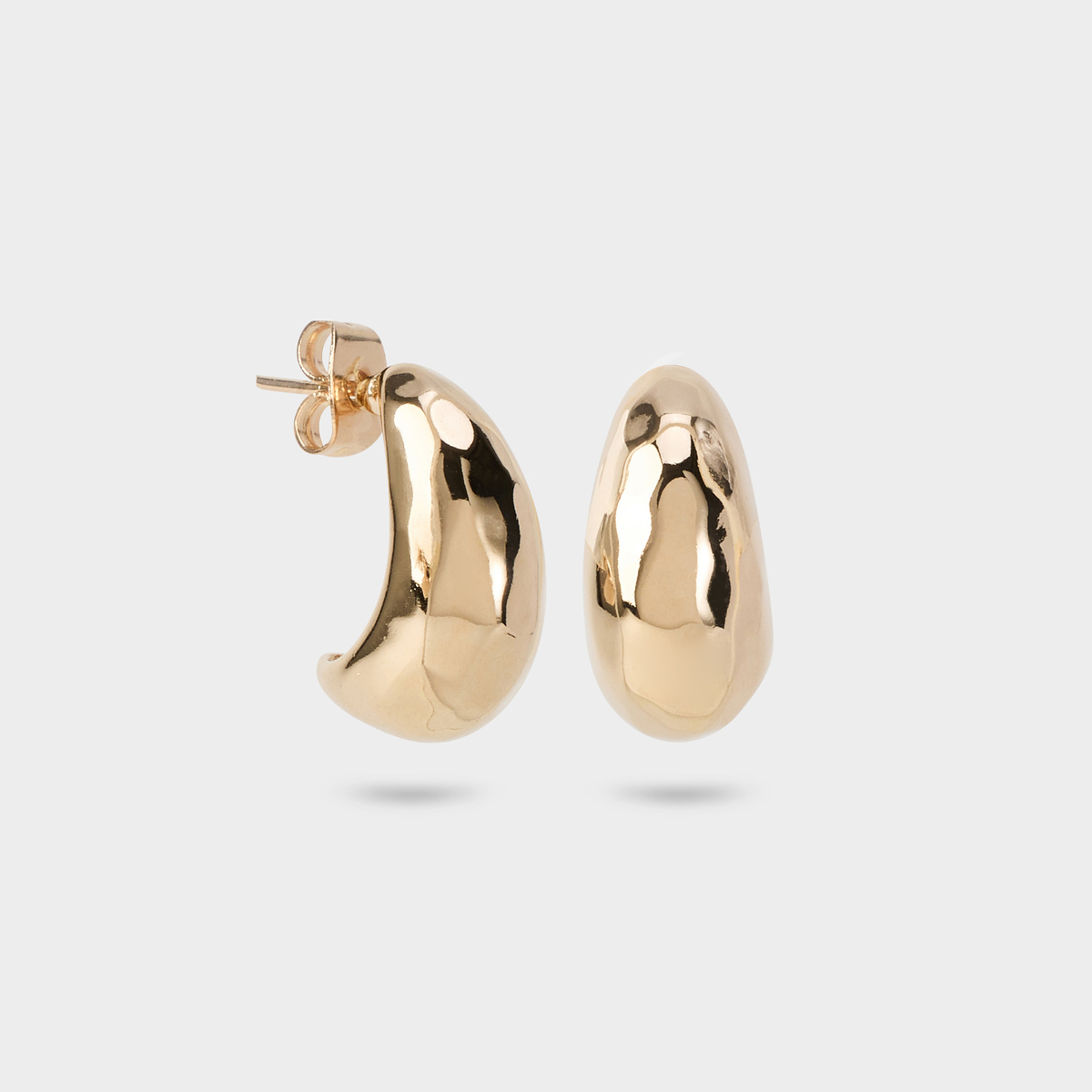 Boucles d'oreilles créoles martelées plaqué or