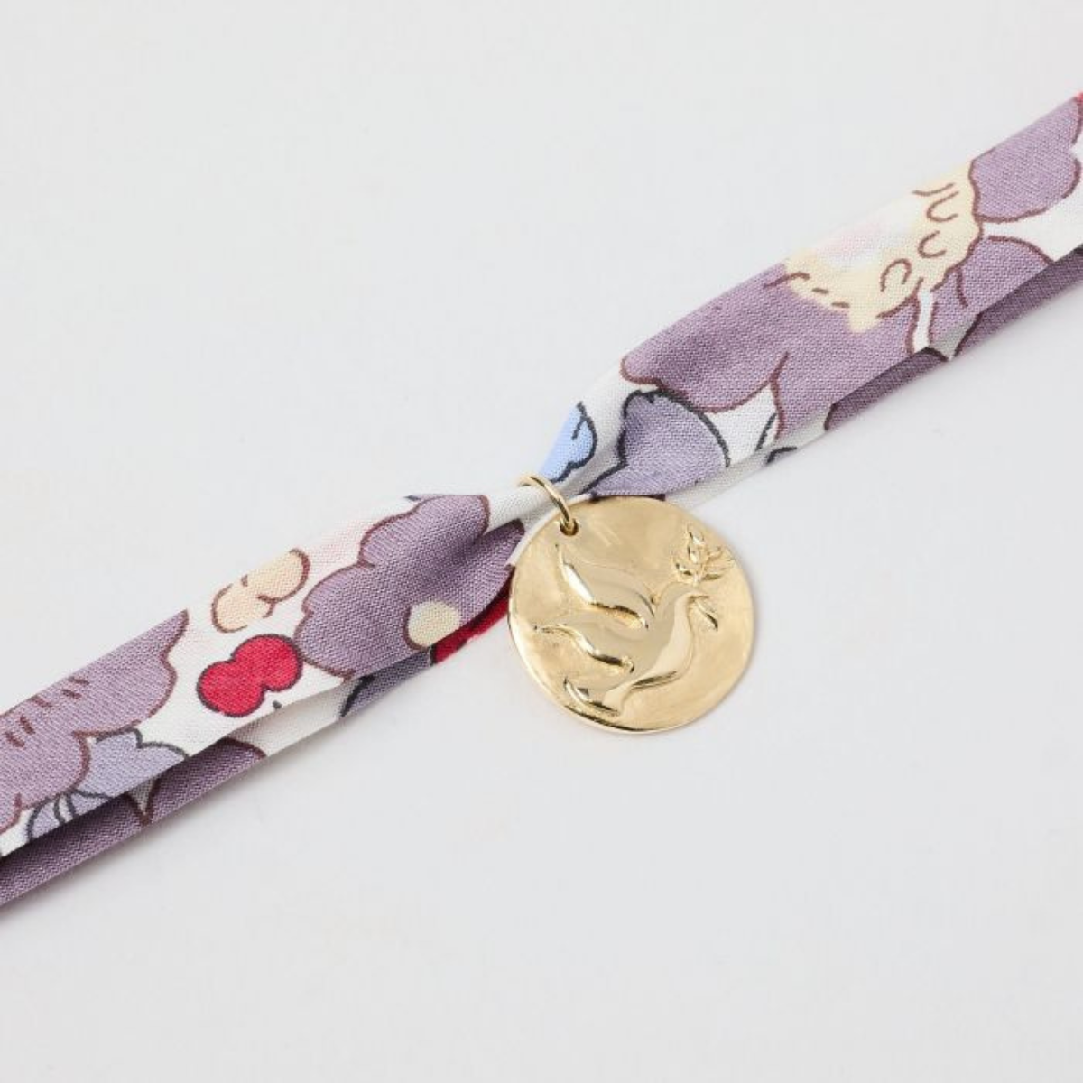 Bracelet grigri Colombe sur ruban Liberty