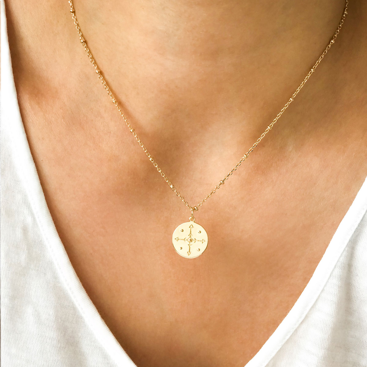 Collier rose des vents sur chaîne maille perlée