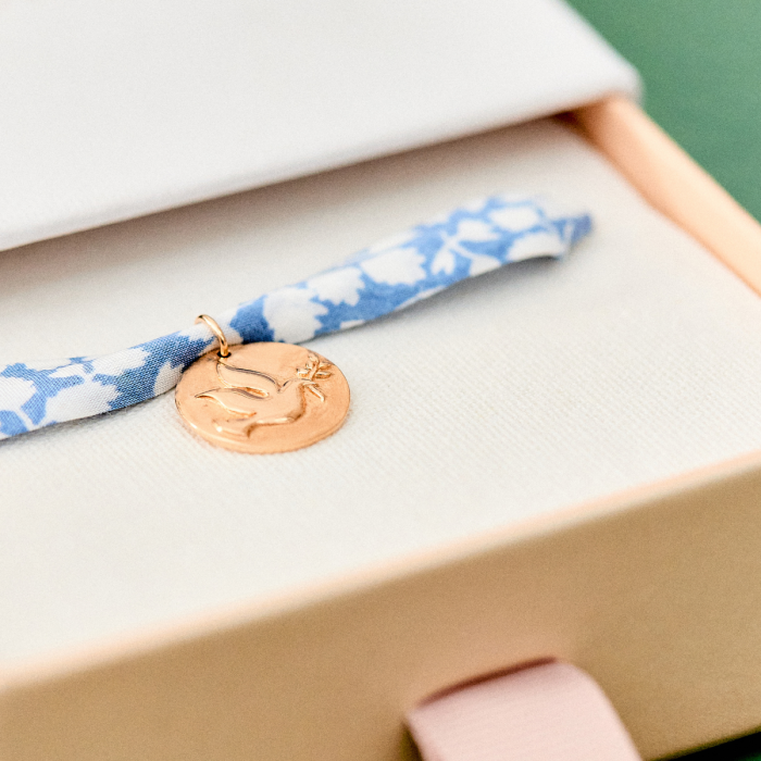 Bracelet grigri Colombe sur ruban Liberty