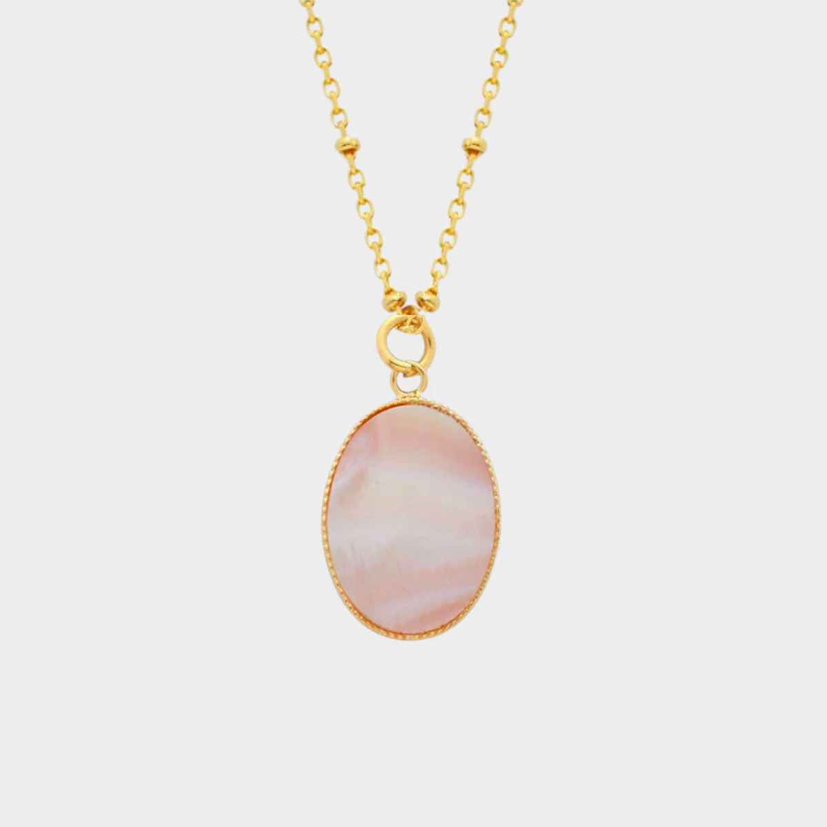 Pendentif Joséphine Nacre rose sur chaîne maille perlée plaqué or