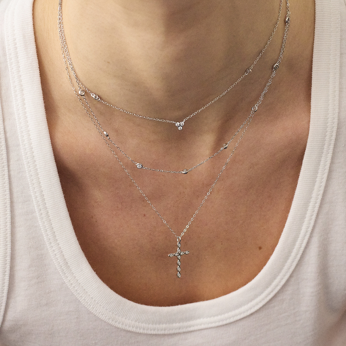 Collier croix pavée argent