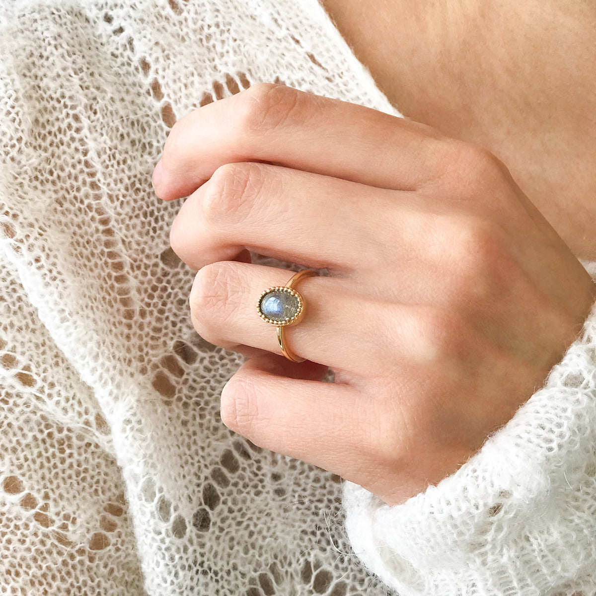 Bague Cabochon ovale labradorite