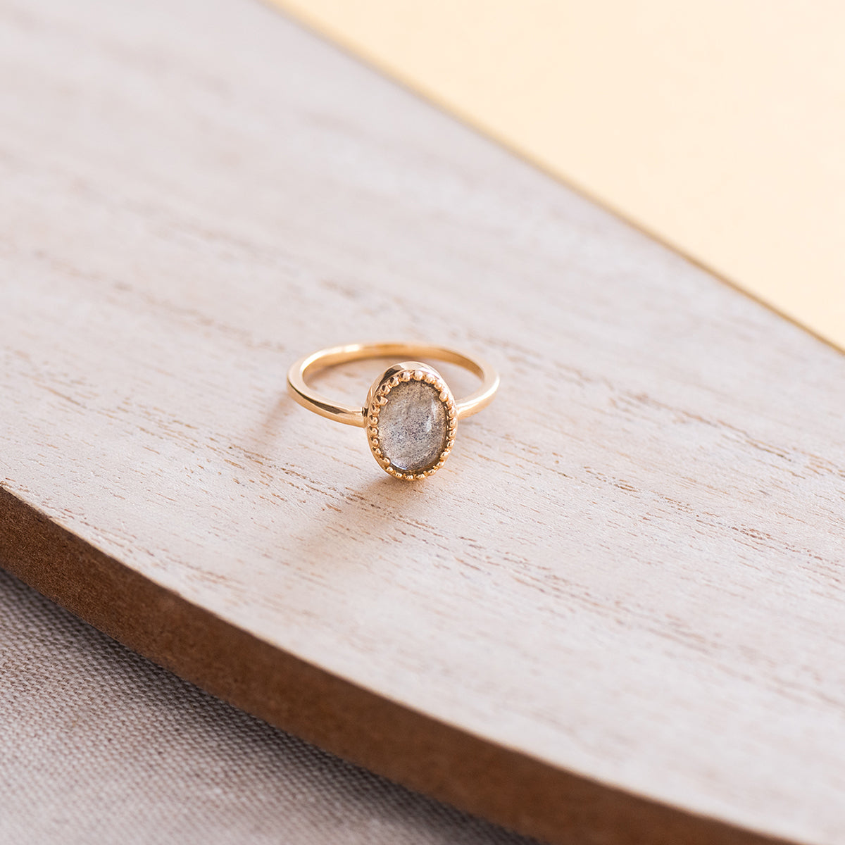 Bague Cabochon ovale labradorite