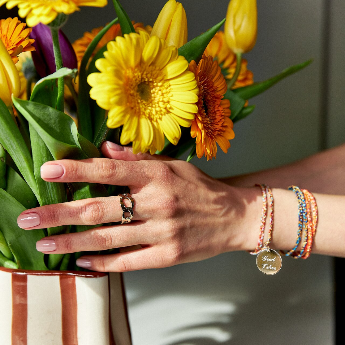 Bracelet chaîne tressée trio de fils et breloque