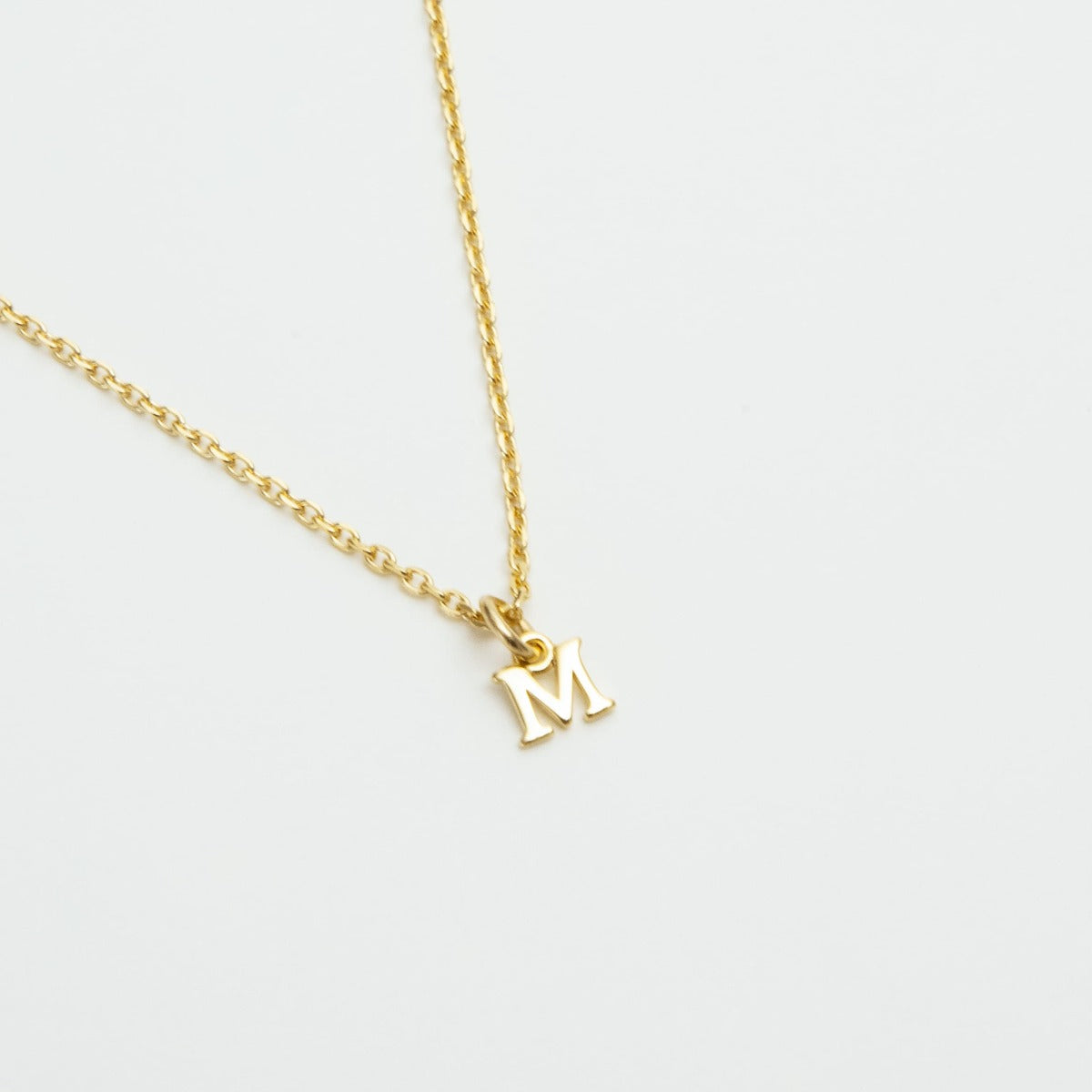 Collier lettre prénom en plaqué or