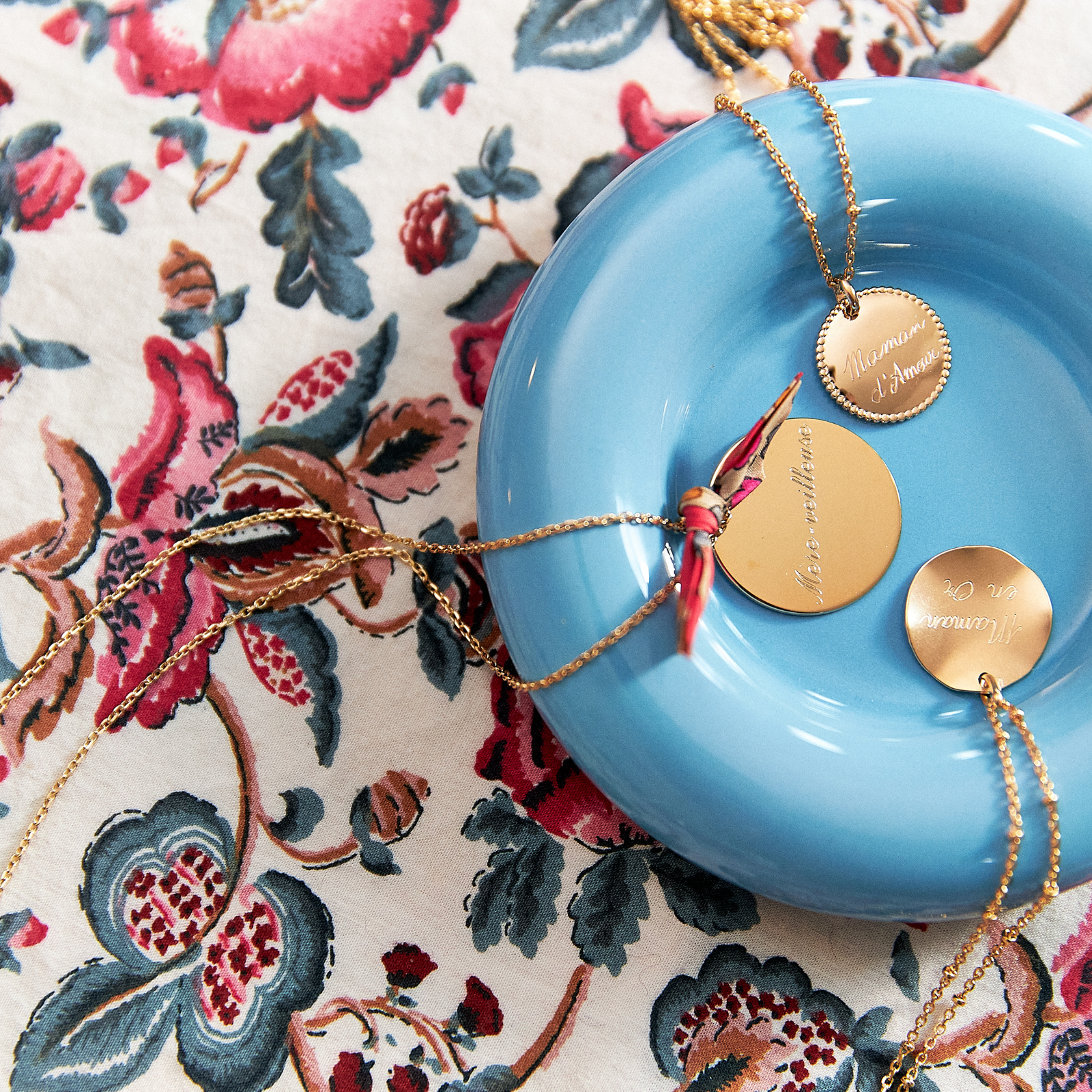 colliers médailles femme