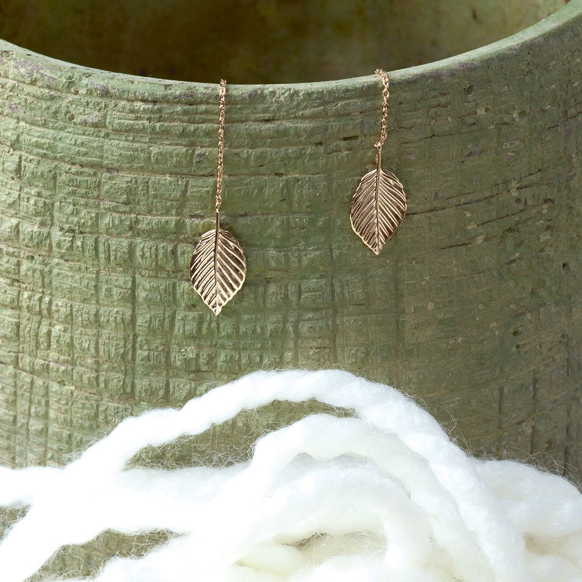 Boucles d'oreilles feuille sur chaîne plaqué or