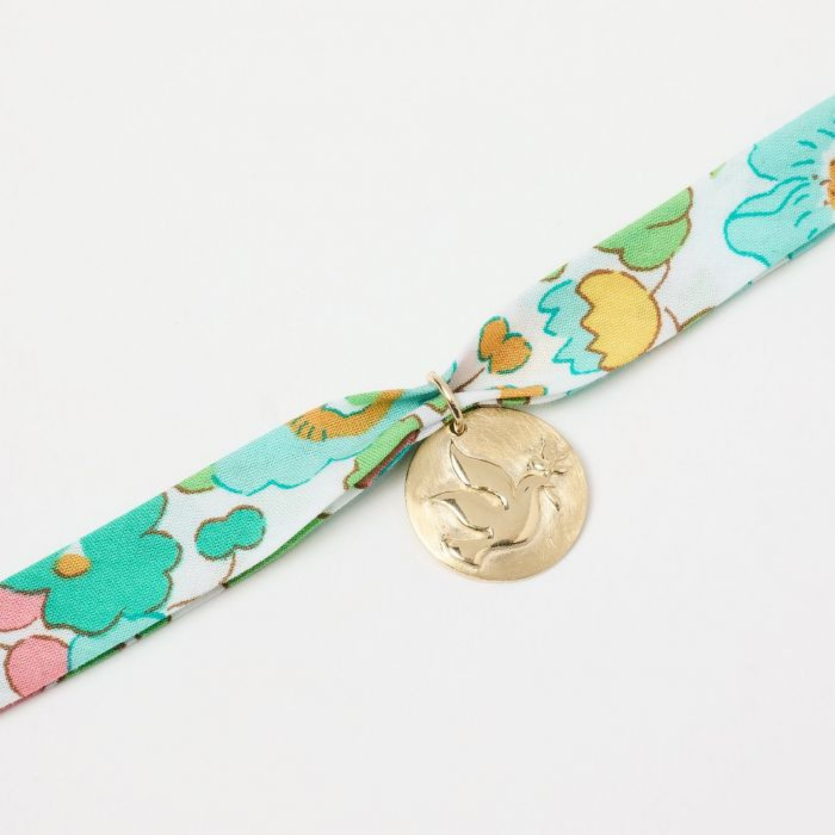 Bracelet grigri Colombe sur ruban Liberty