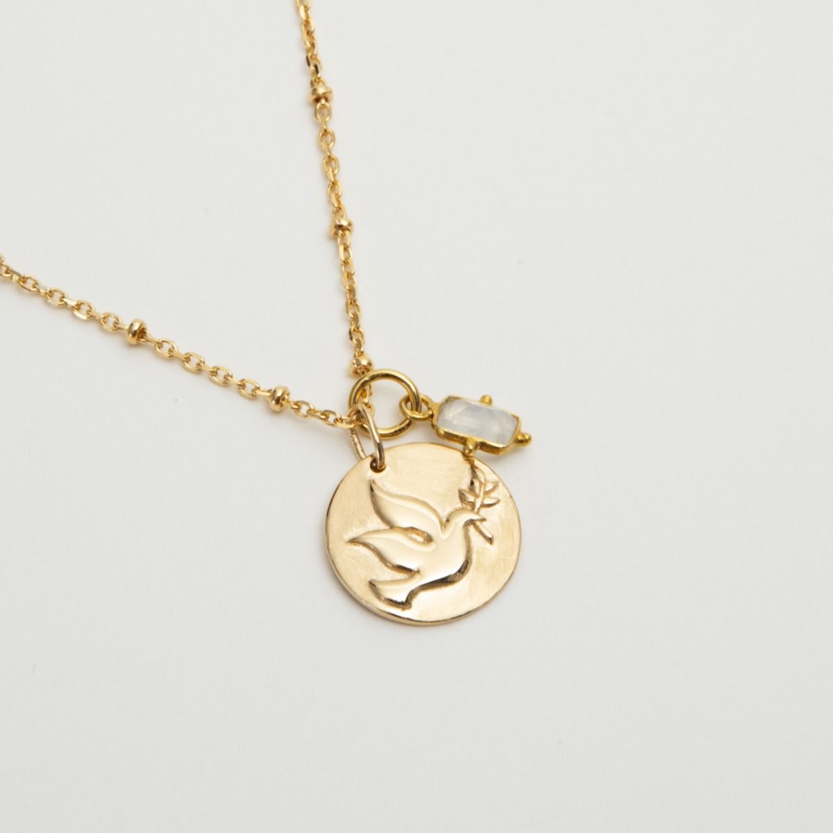 Collier gris-gris sur chaîne perlée