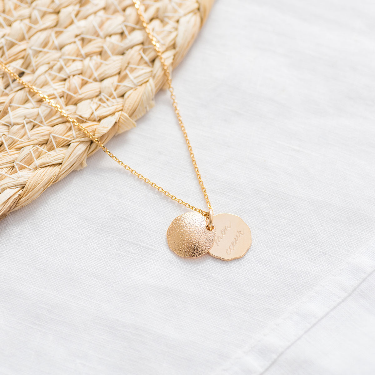 Collier coquillage à secret sur chaîne plaqué or