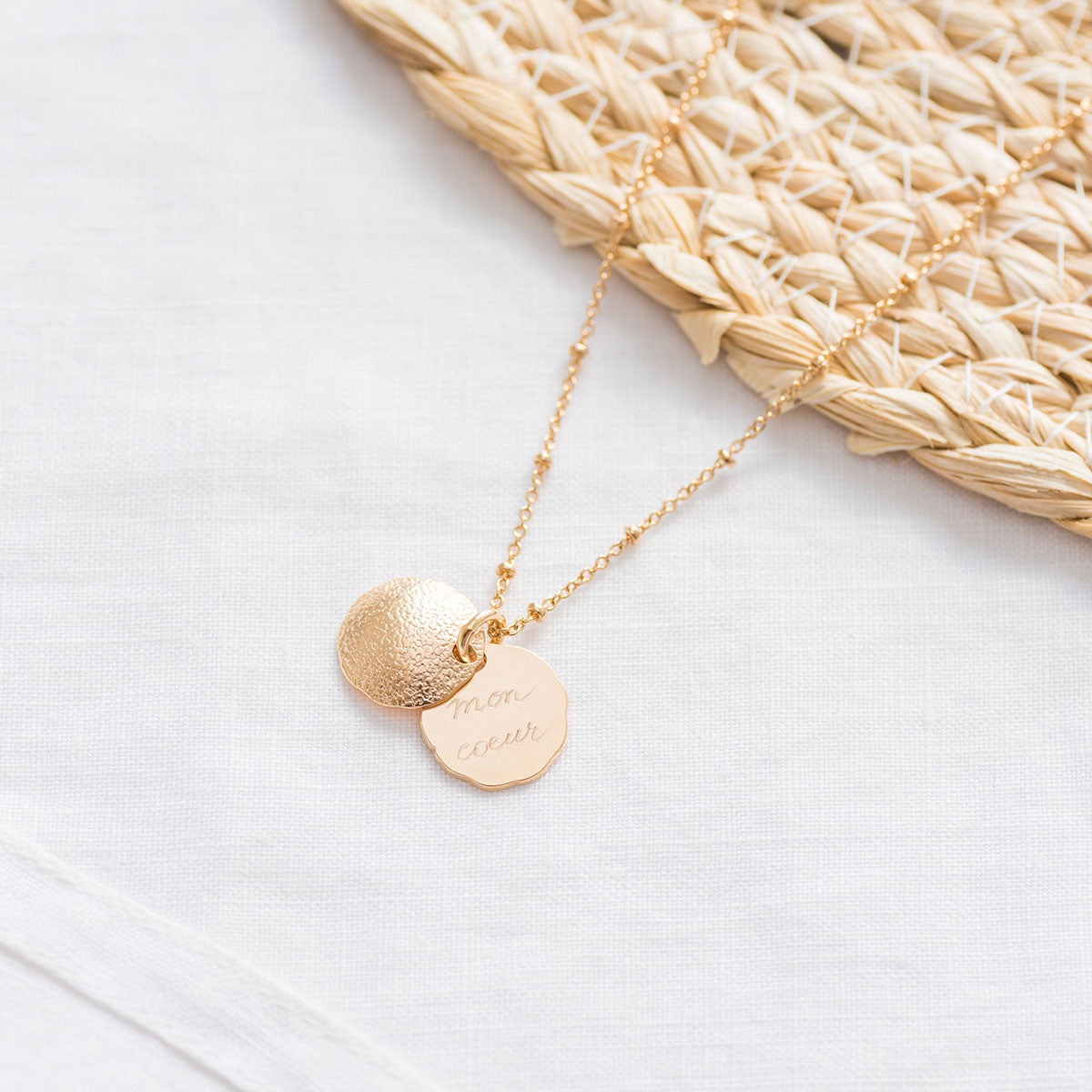 Collier coquillage à secret sur chaîne plaqué or