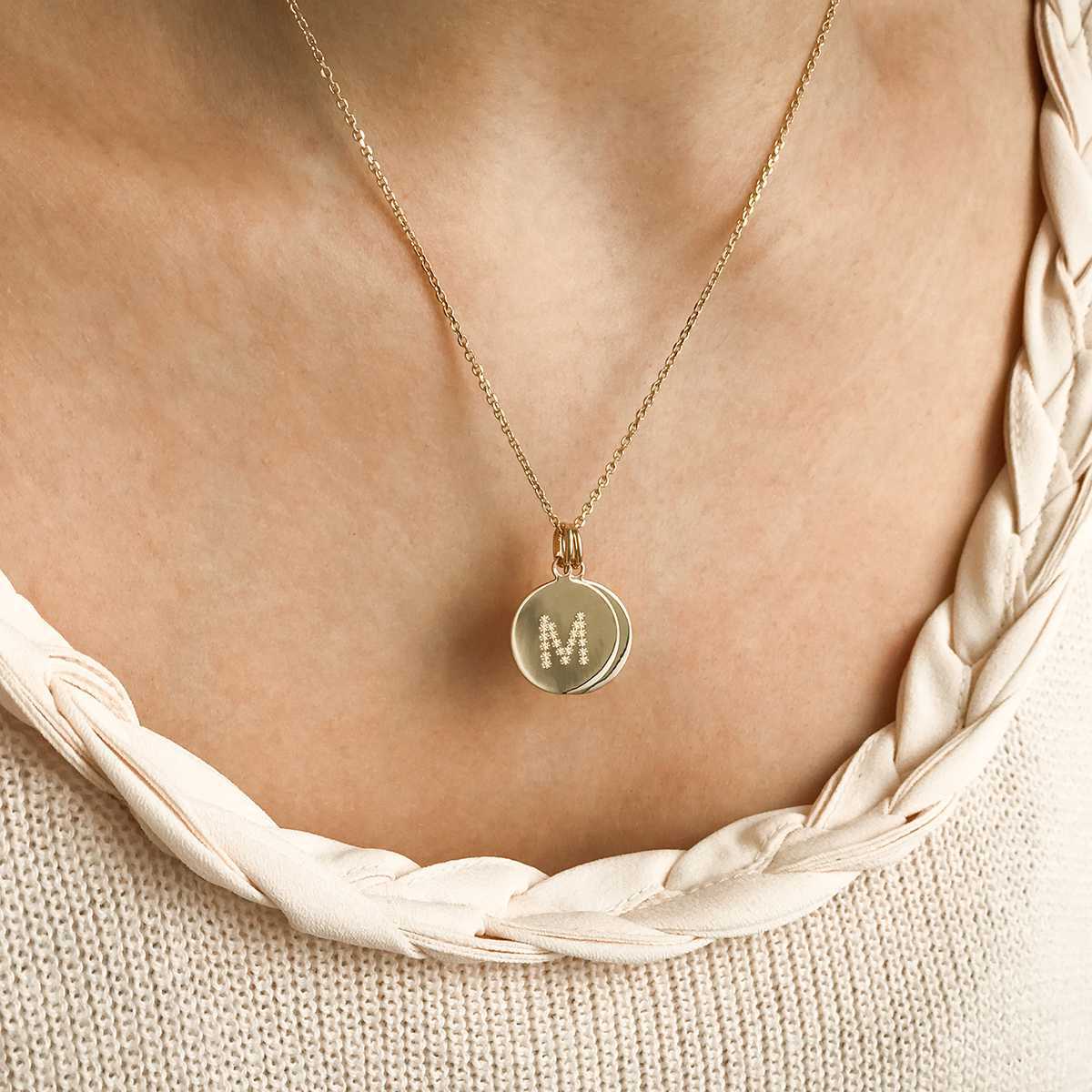 Collier 1 à 4 pendentifs médaille plaqué or gravure initiale étoilée