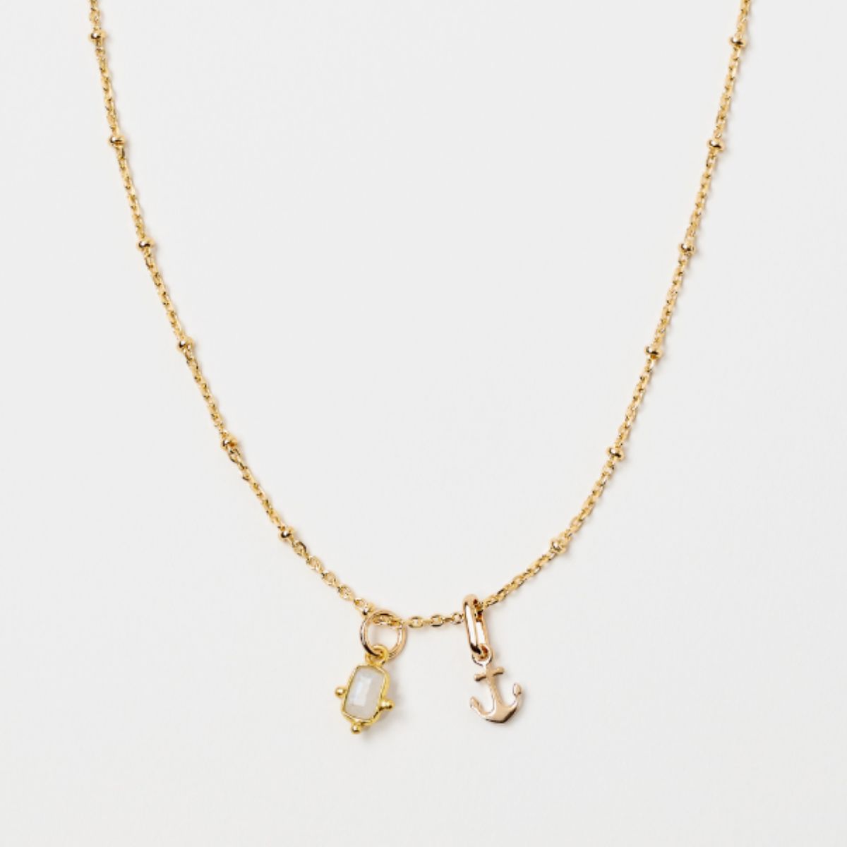 Collier gris-gris sur chaîne perlée