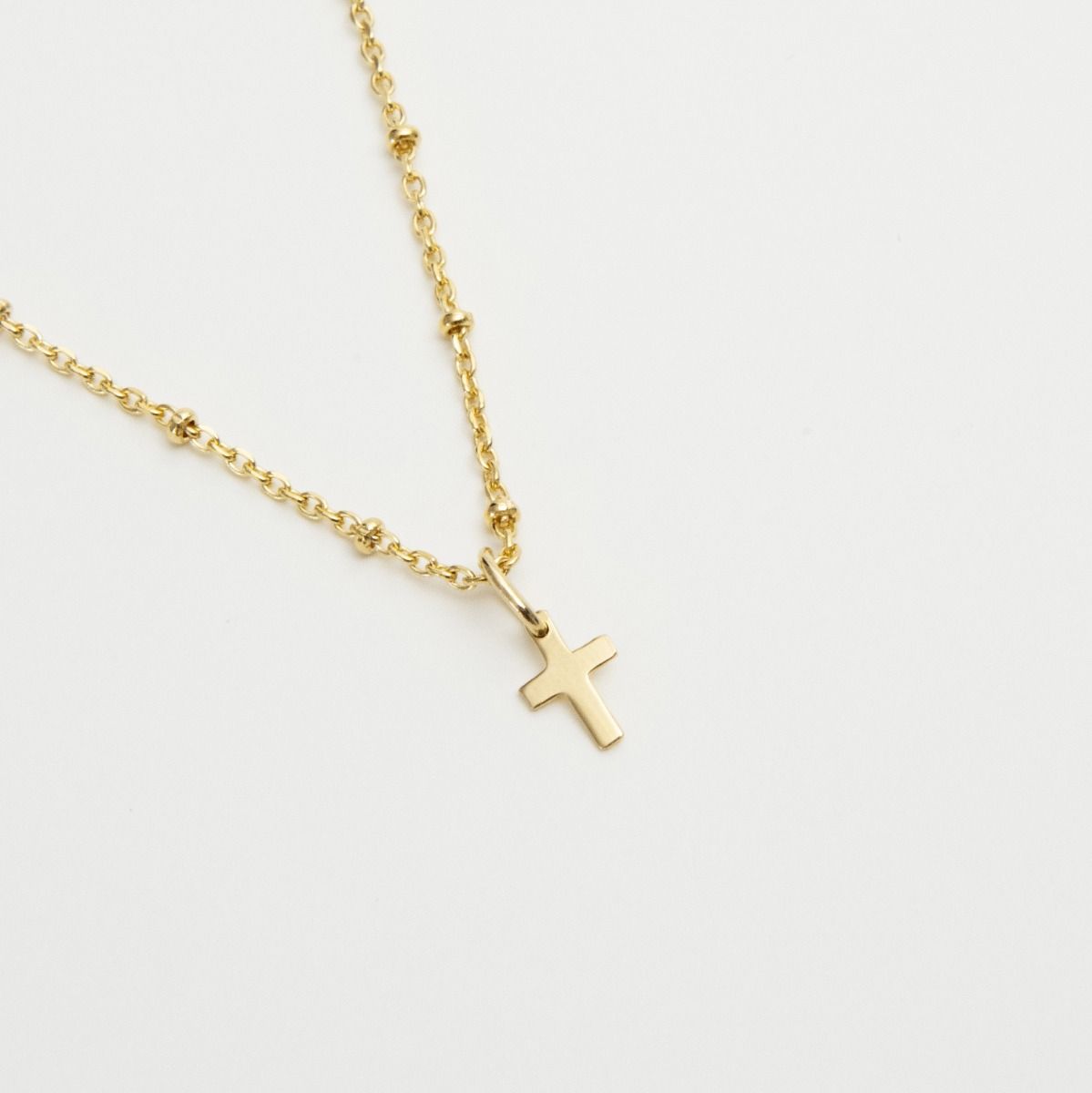 Collier gris-gris sur chaîne perlée