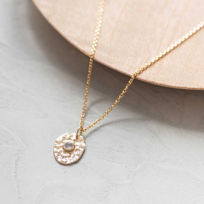 Collier oeil martelé et pierre fine plaqué or