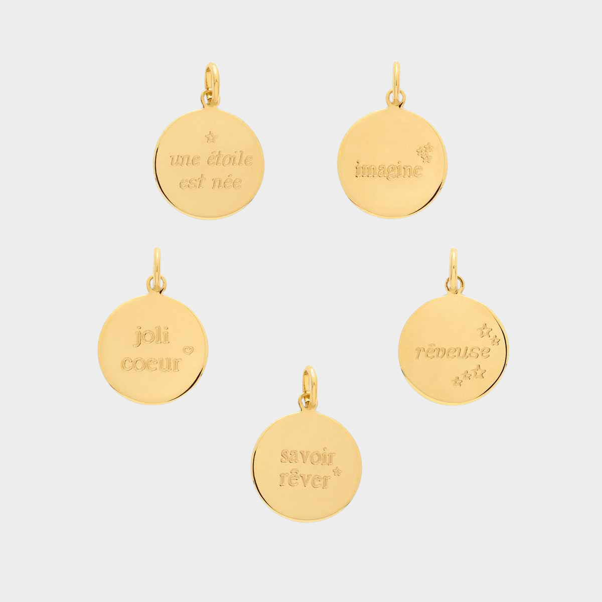 Collier petite médaille à message et pompon sur chaîne forçat plaqué or