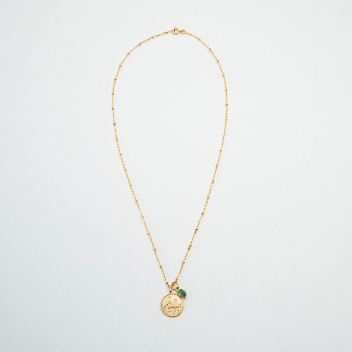 Collier astro et amulette sur chaîne perlée plaqué or