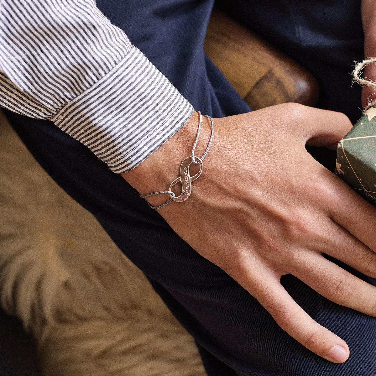 Bracelet infini sur coton fin argent