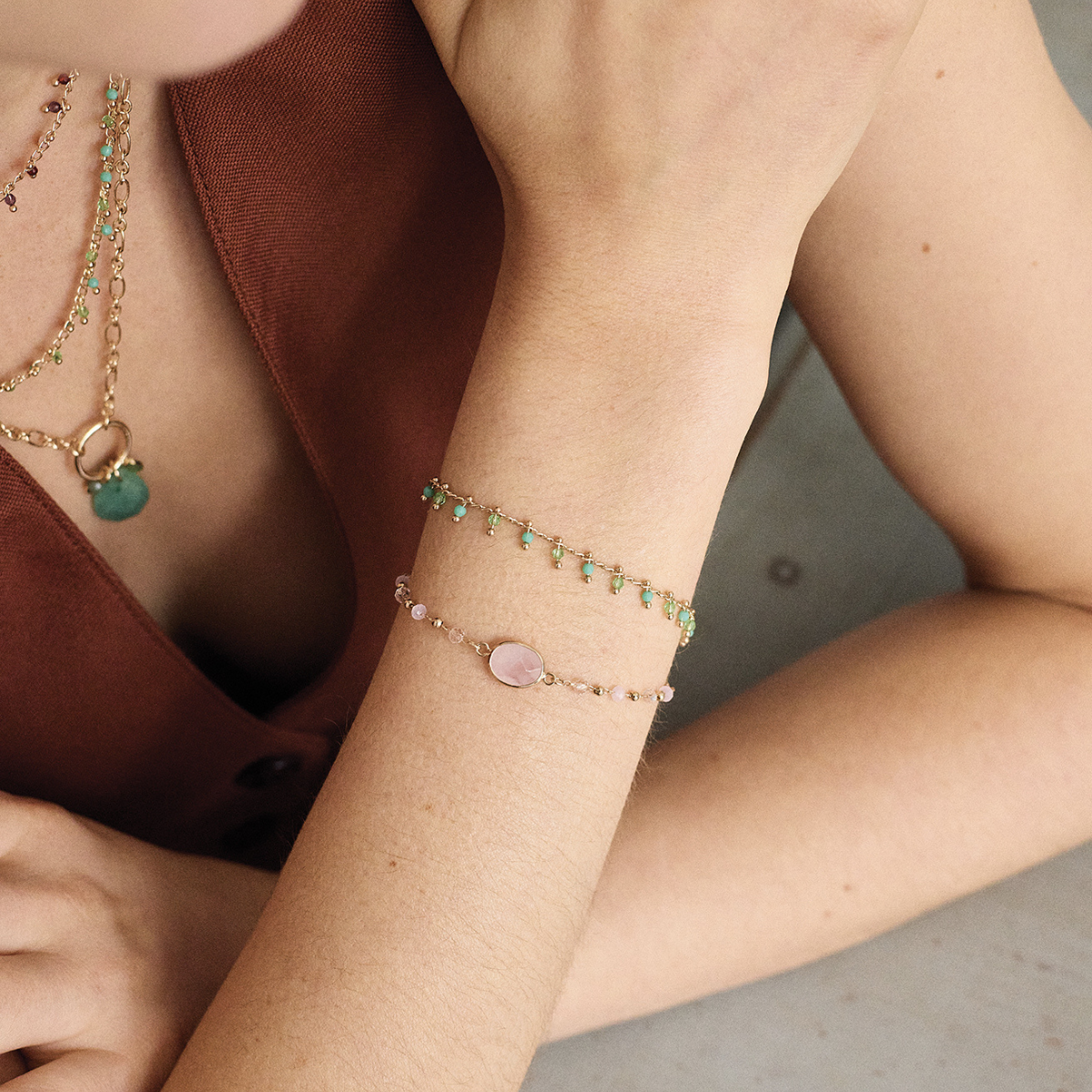 Collier pampilles facettées vertes plaqué or