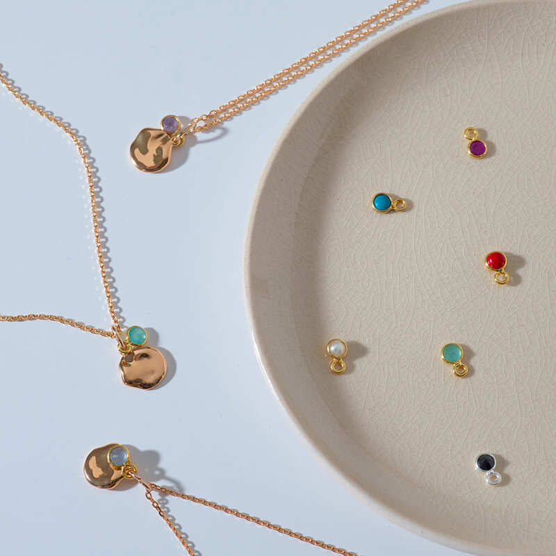 Quel collier porter avec une robe en dentelle ?