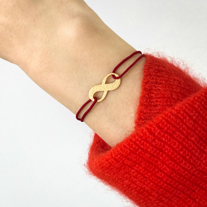 Les bijoux infini : des accessoires forts de symbole