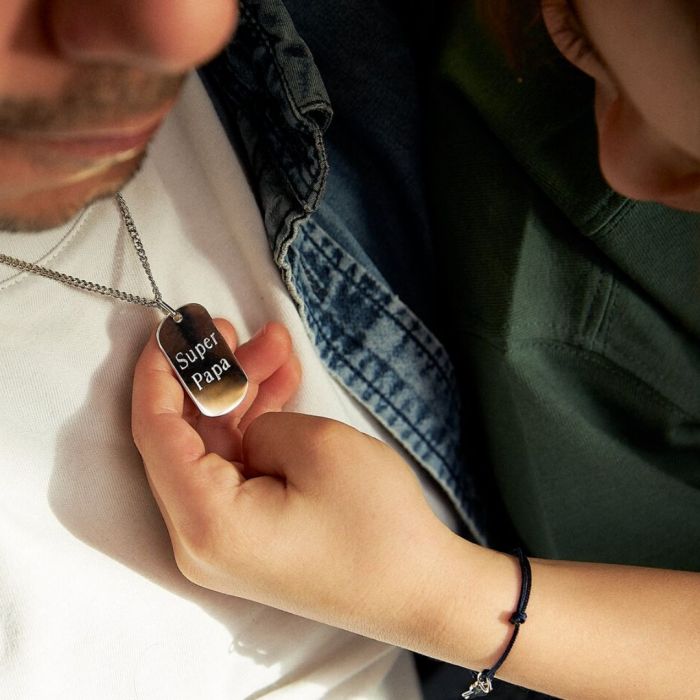 Quels sont les matériaux populaires pour les colliers hommes ?