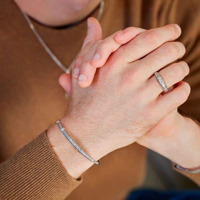 Comment entretenir et nettoyer un bracelet jonc homme ?