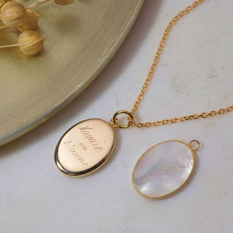 Les bijoux parfaits pour sublimer un décolleté en V lors d’un mariage