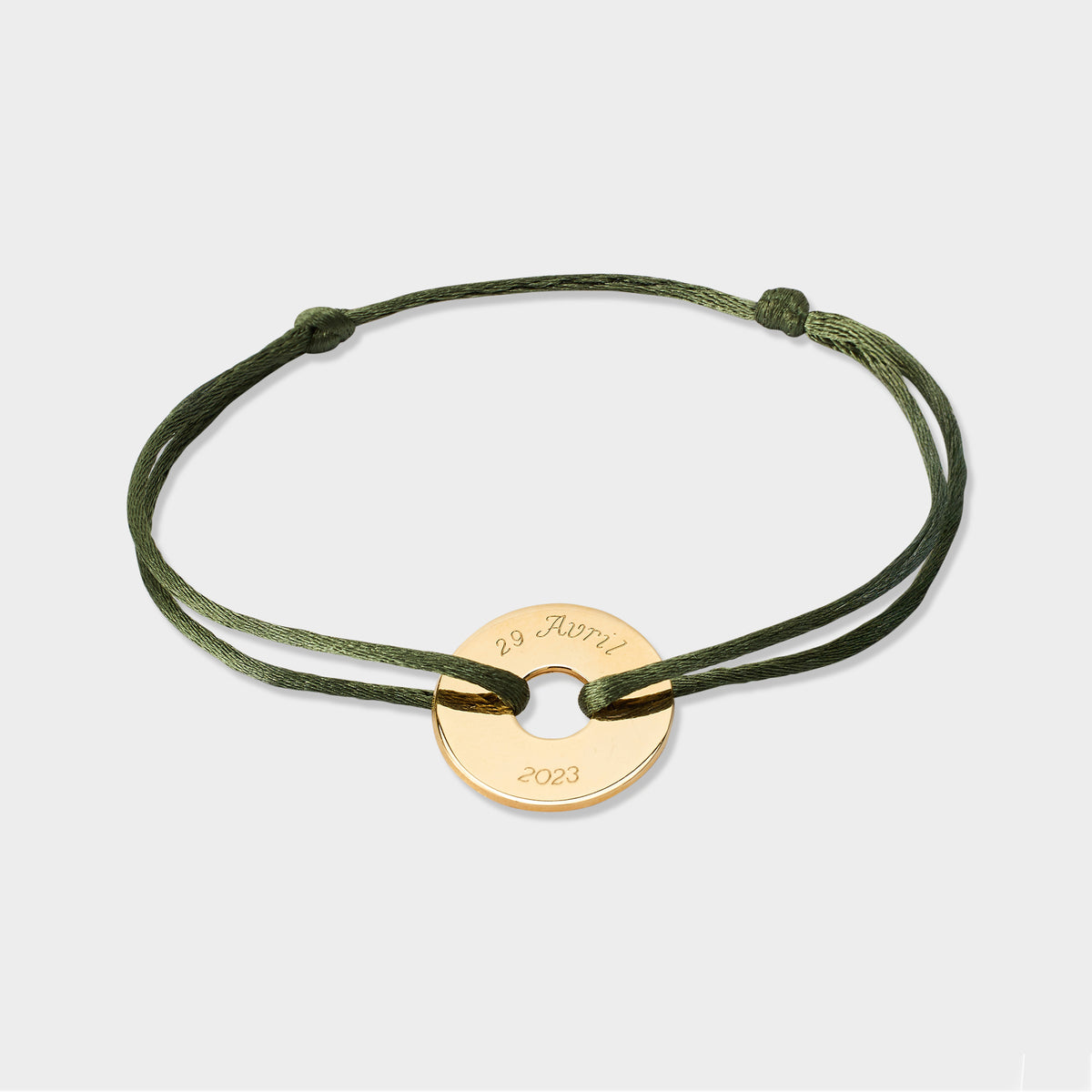Bracelet petite cible plaqué or sur lien satin