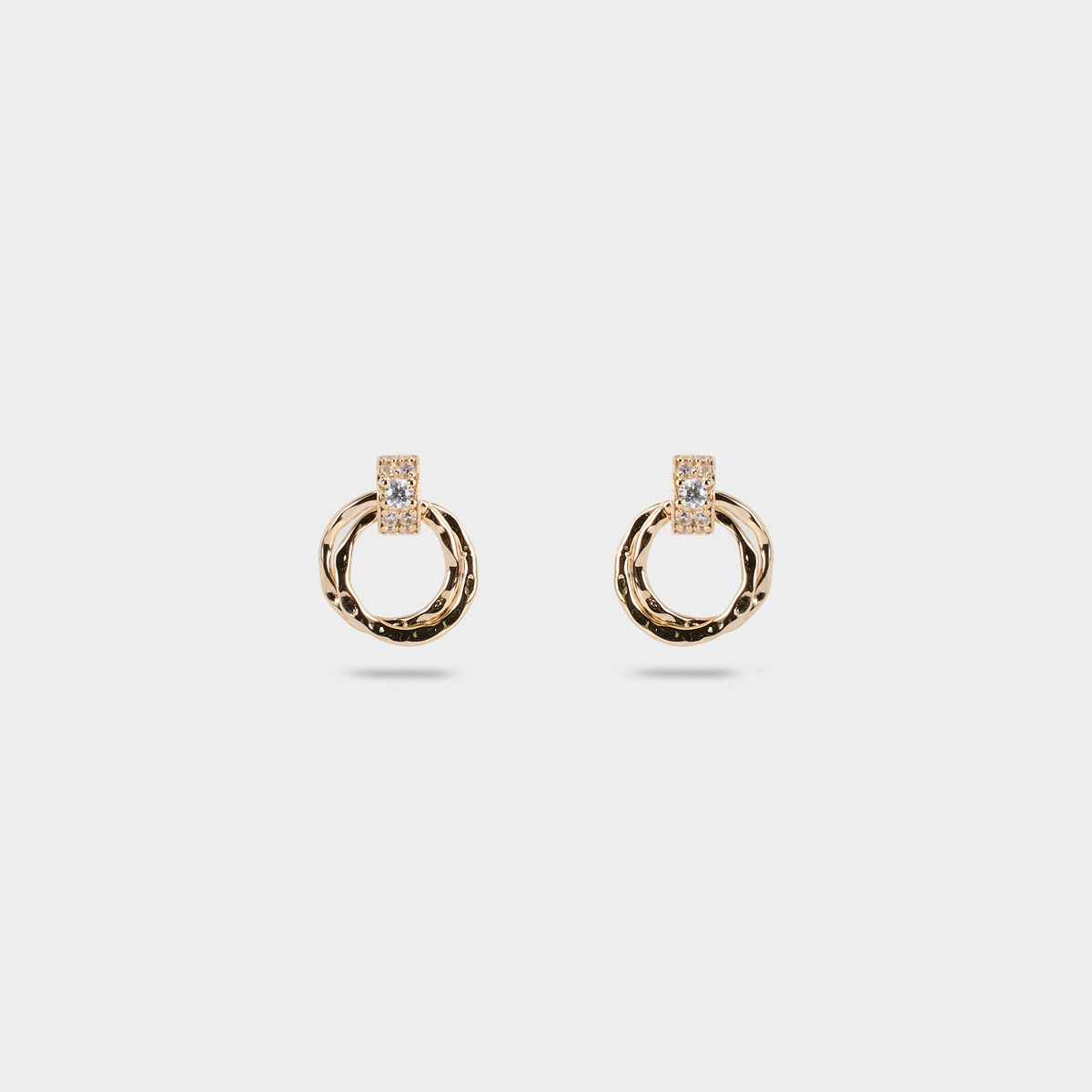 Boucles d'oreilles zircon double anneaux ciselés plaqué or