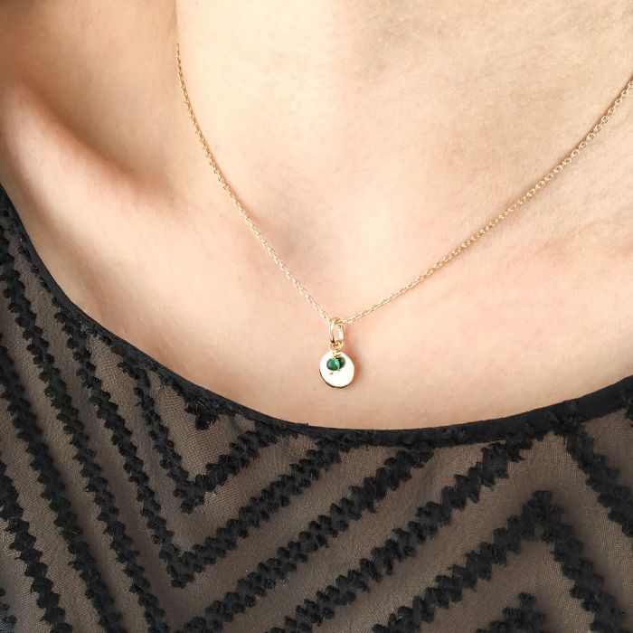 Collier 1 mini breloque et pierres semi-précieuses plaqué or