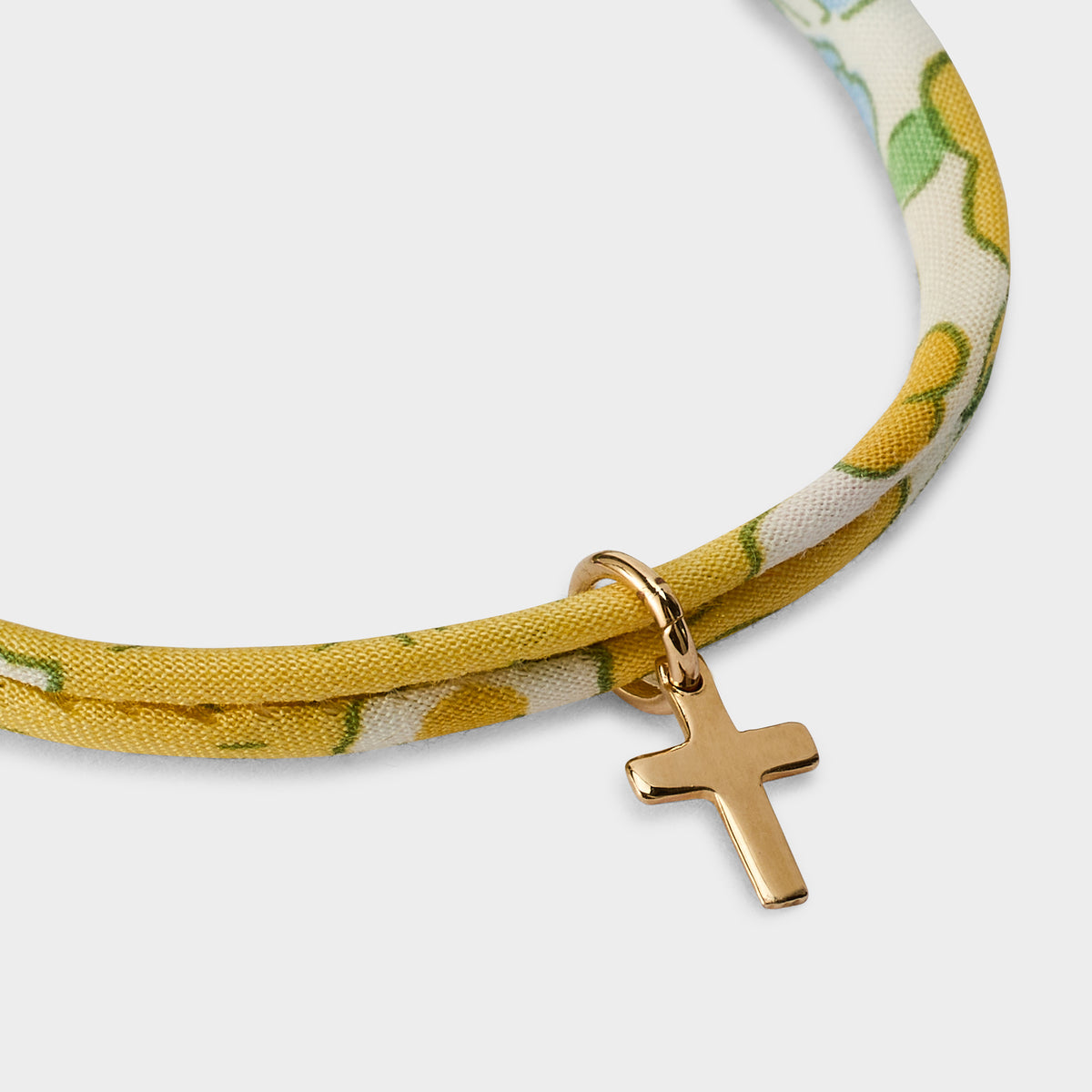 Bracelet croix plaqué or sur cordon liberty