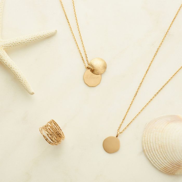 Collier médaille nude sur chaîne maille forçat