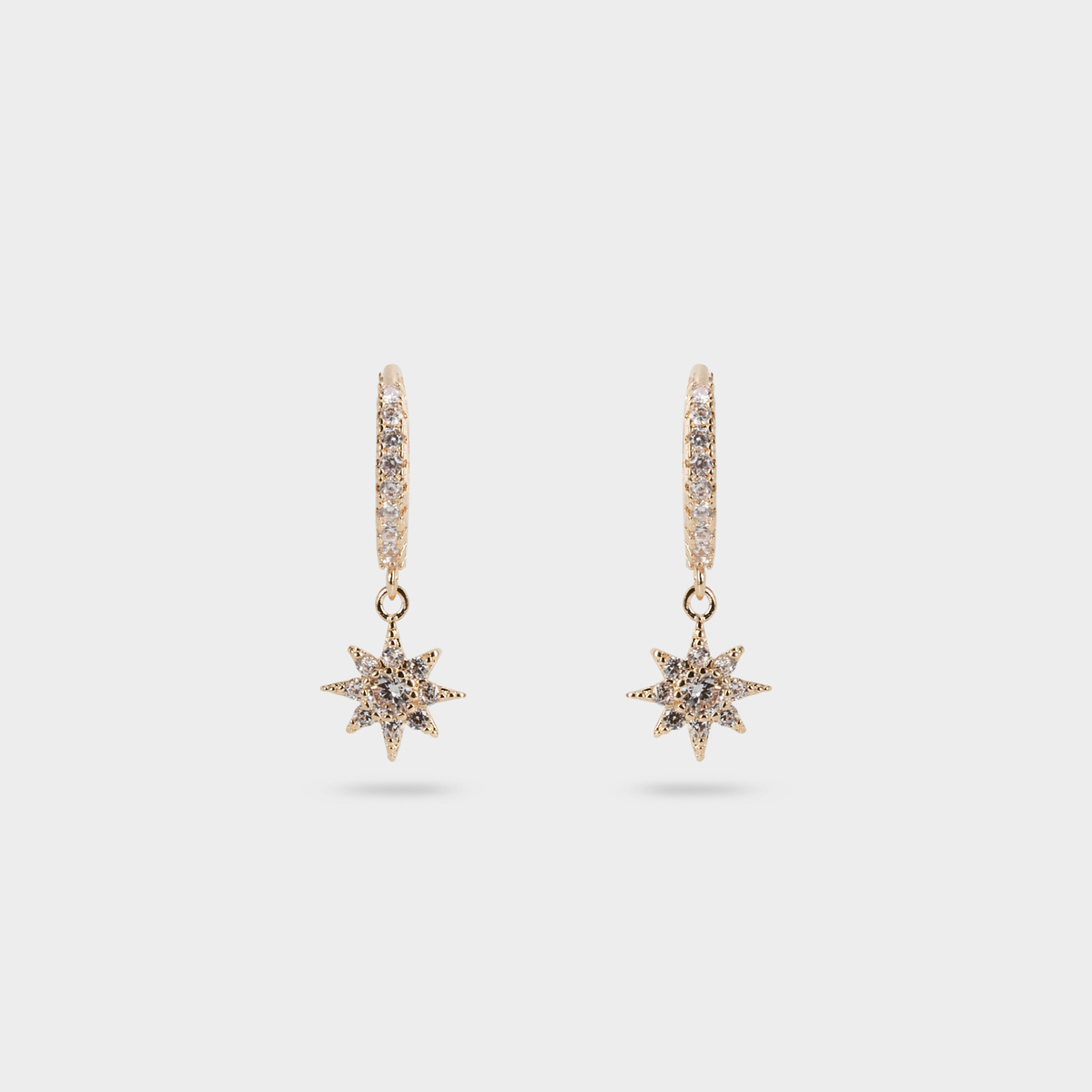Boucles d'oreilles créoles étoiles pavées plaqué or