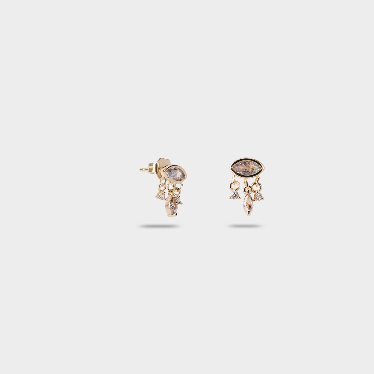 Boucles d'oreilles navette pendants zircons plaqué or
