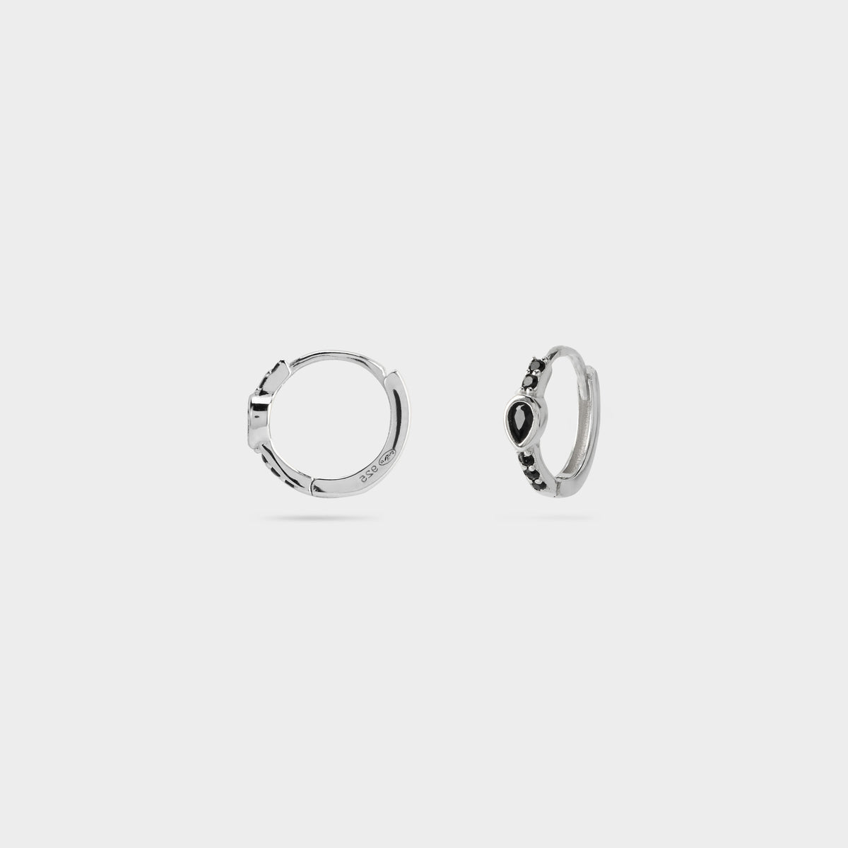 Boucles d'oreilles mini créoles goutte pavage noir argent