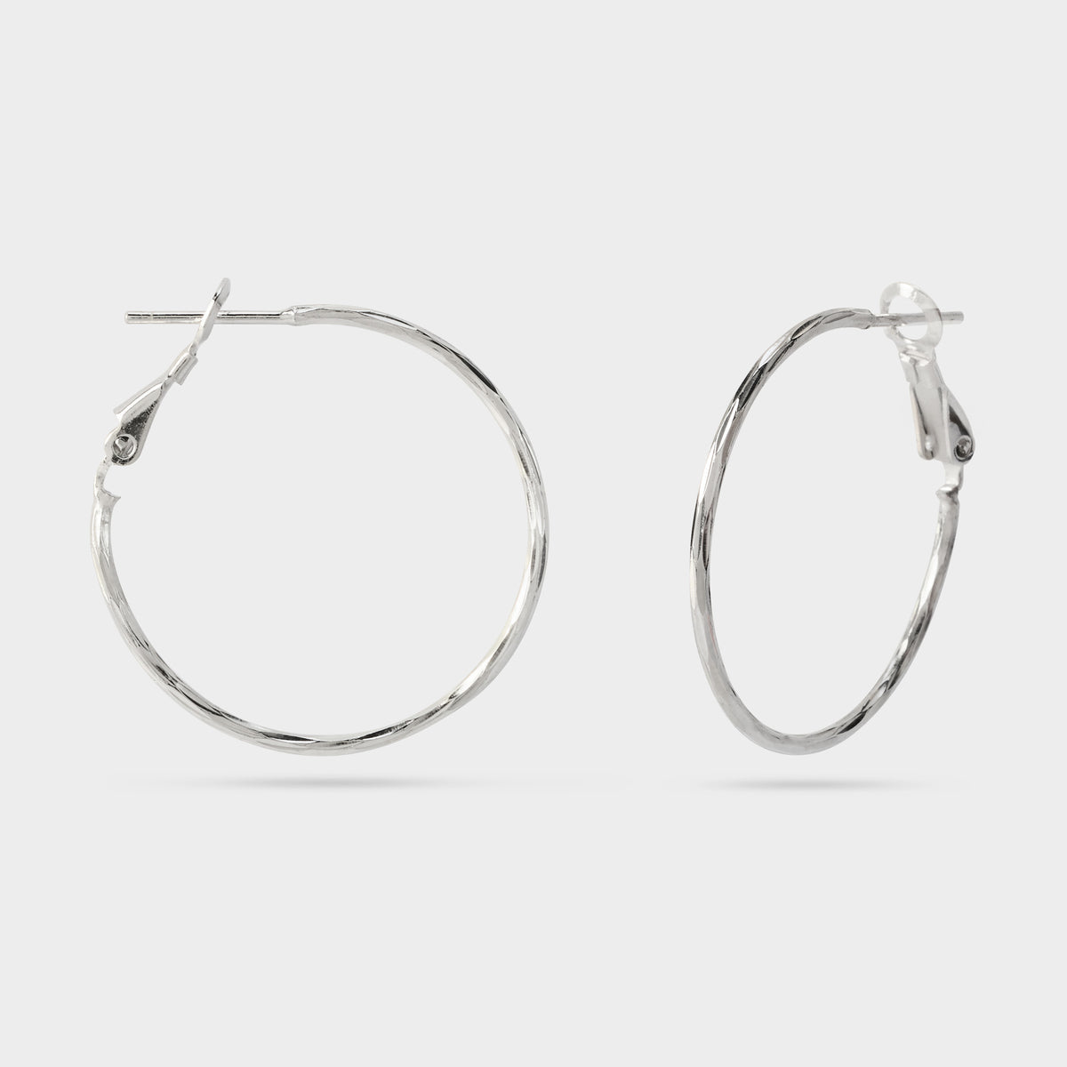 Boucles d'oreilles moyennes créoles torsadées argent