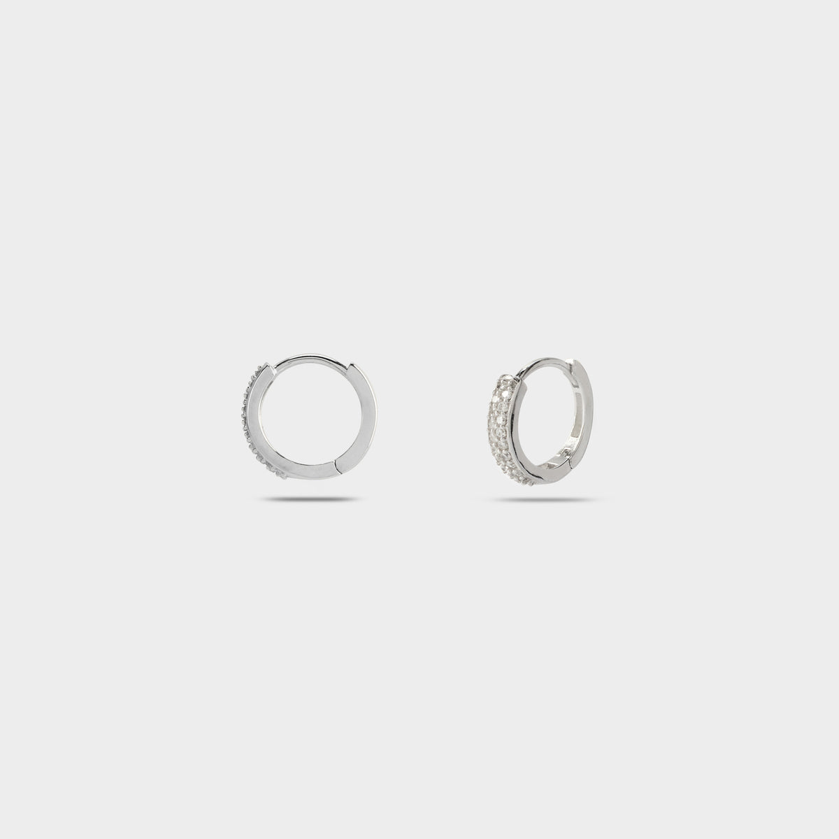 Boucles d'oreilles mini créoles pavées argent