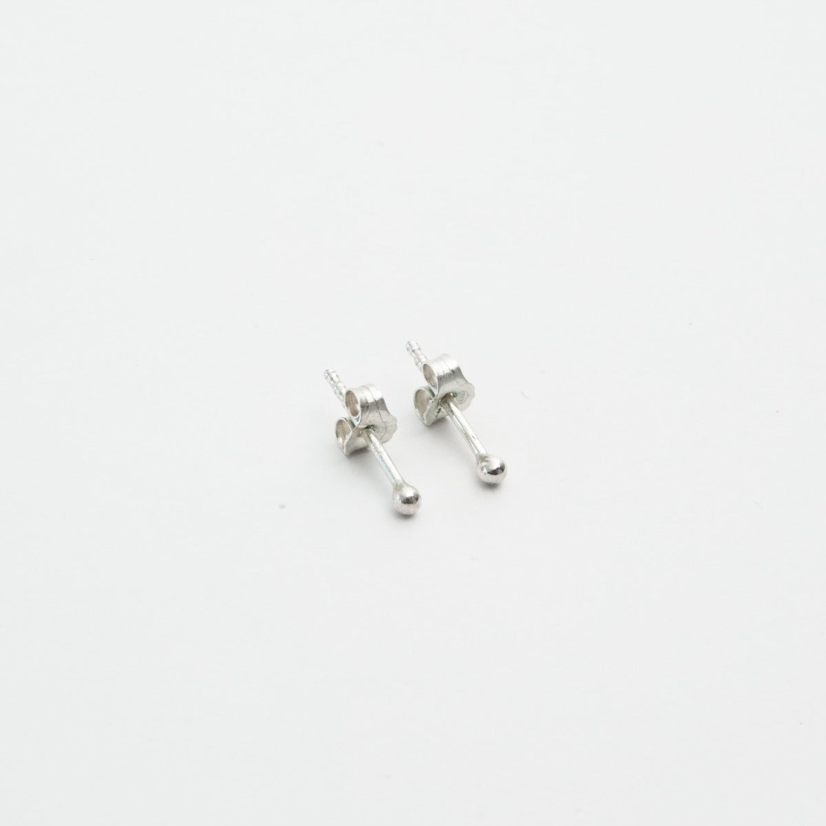 Boucles d'oreilles mini clou argent massif