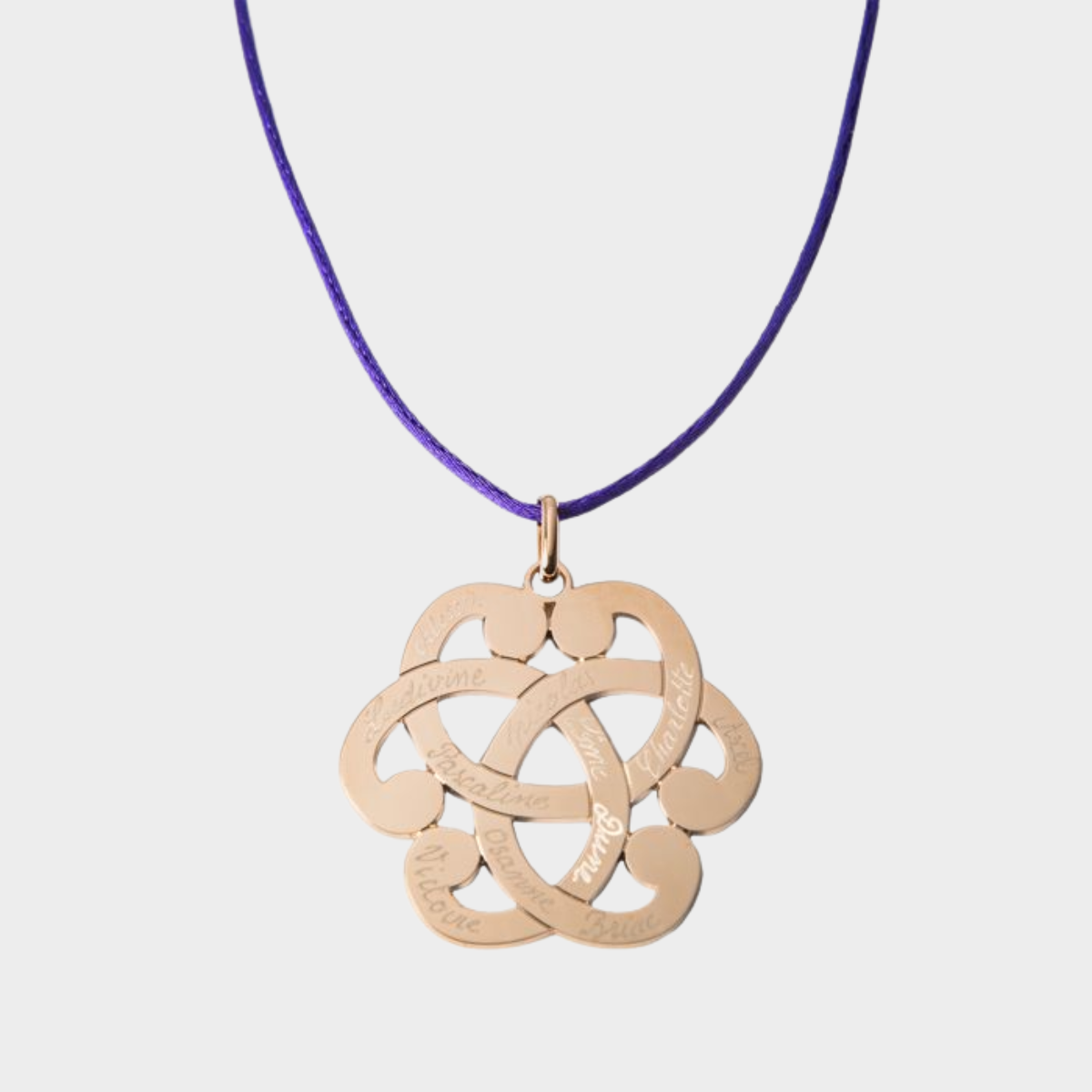 Collier pendentif arabesque sur lien satin plaqué or