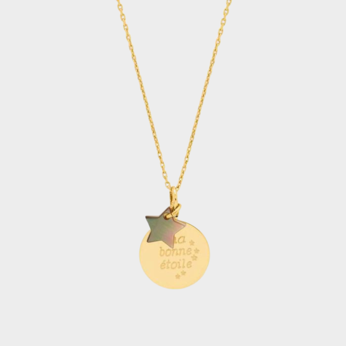 Collier petite médaille plate et nacre fine sur chaîne forçat plaqué or