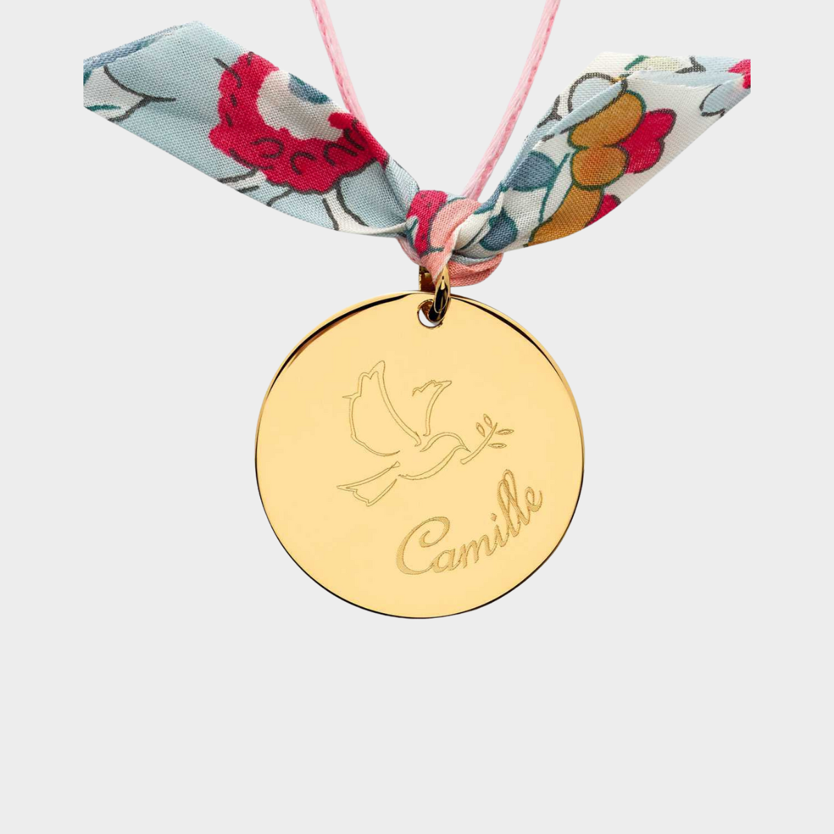 Collier grande médaille colombe et prénom sur lien satin plaqué or